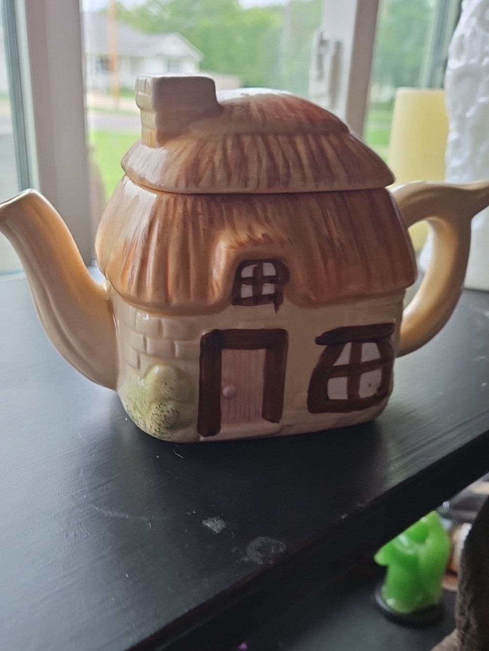 Cottage House Ceramic Teapot - Brown & Cream